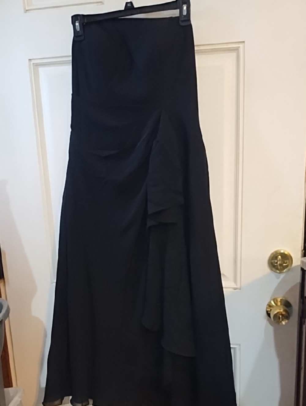 No Label Elegant Black Strapless Dress with Ruffle Detail